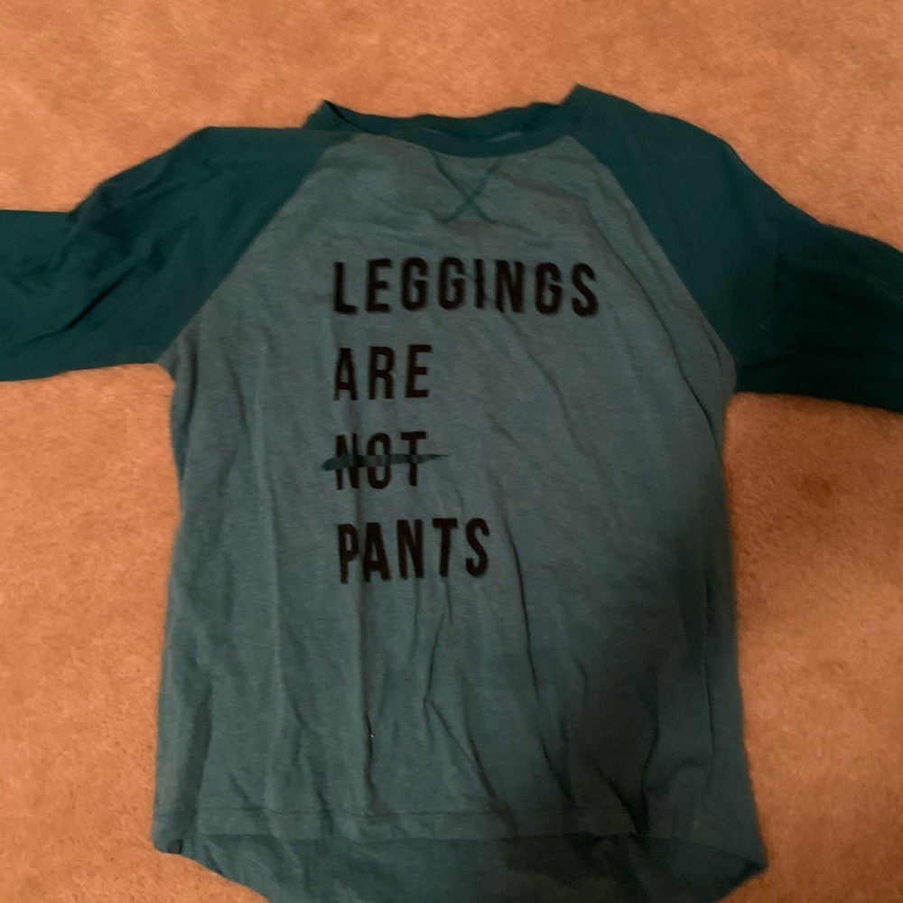 Assorted clothes - Picture 16 of 16